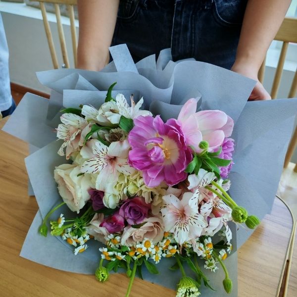 Bouquet floral jamming session Fleuriste Singapore