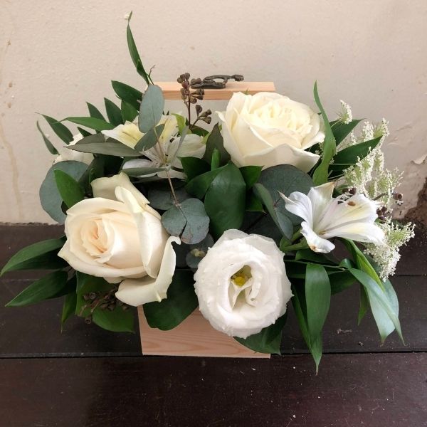 Table arrangement fresh flowers workshop Fleuriste Singapore