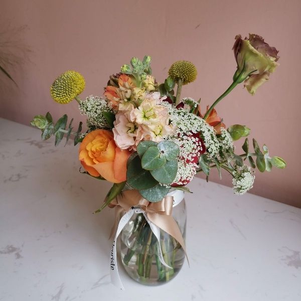 Vase arrangement fresh flowers workshop Fleuriste Singapore